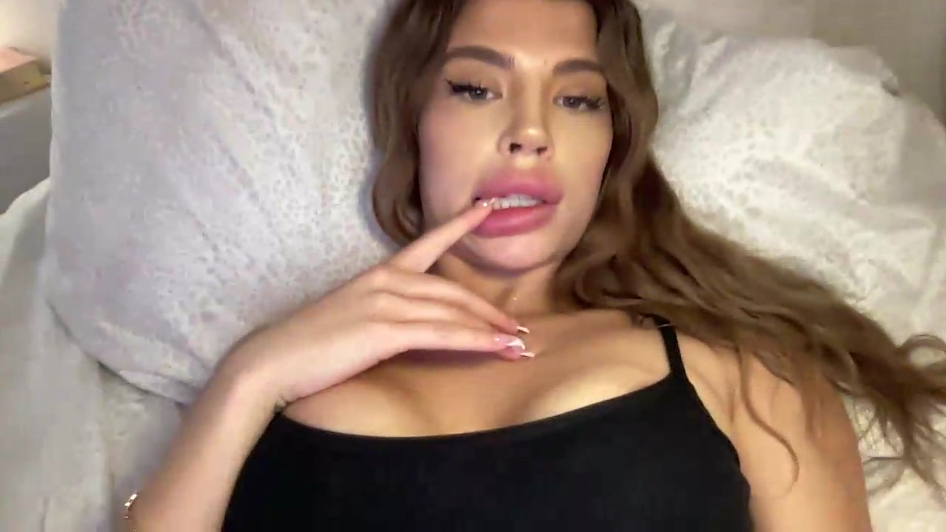 Gallery image thumbnail from aryaaxo's myfreecams stream on, 08/10/2026, 21:26 image 3 of 20