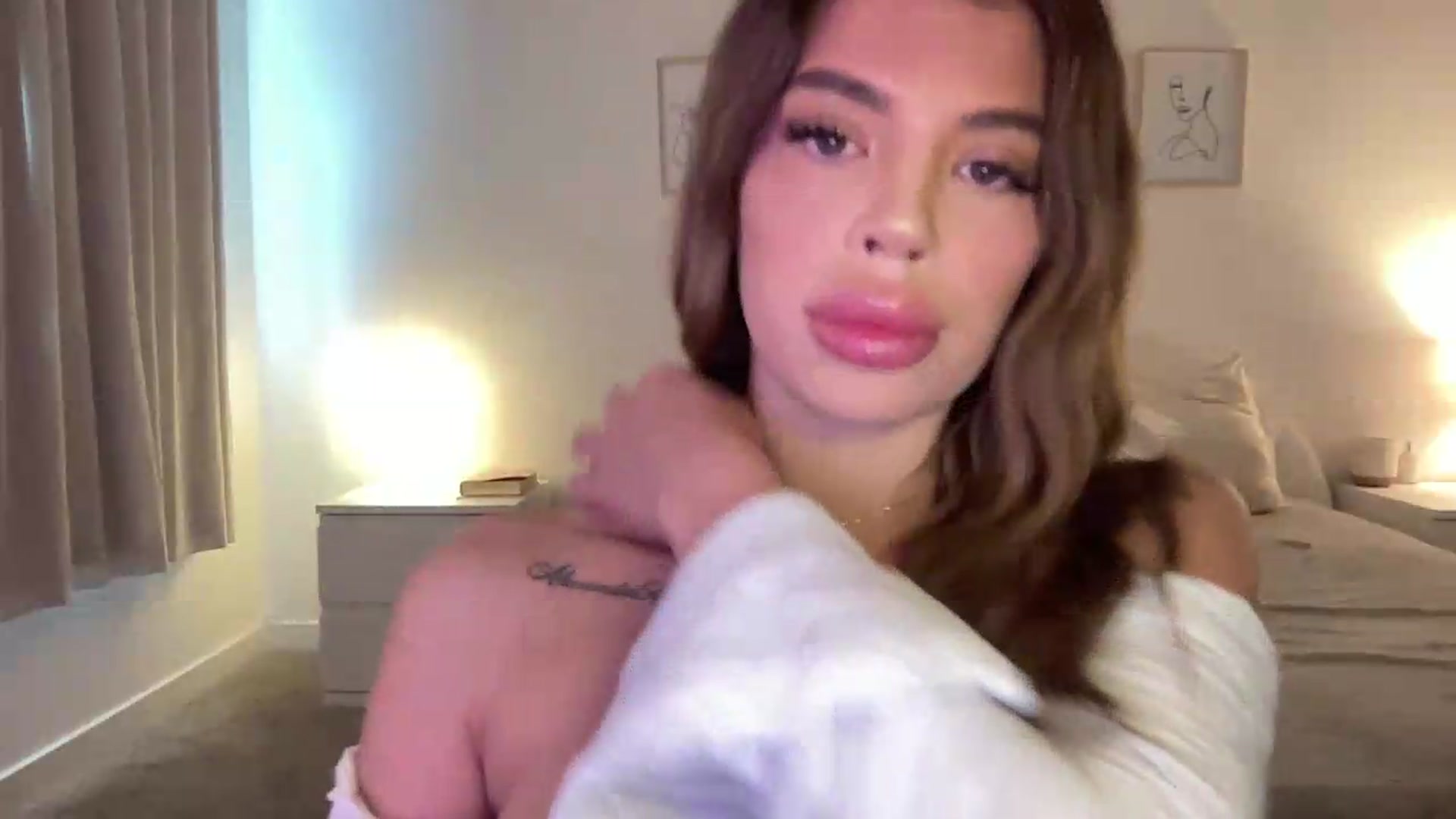 Gallery image thumbnail from aryaaxo's myfreecams stream on, 08/12/2026, 19:38 image 14 of 20