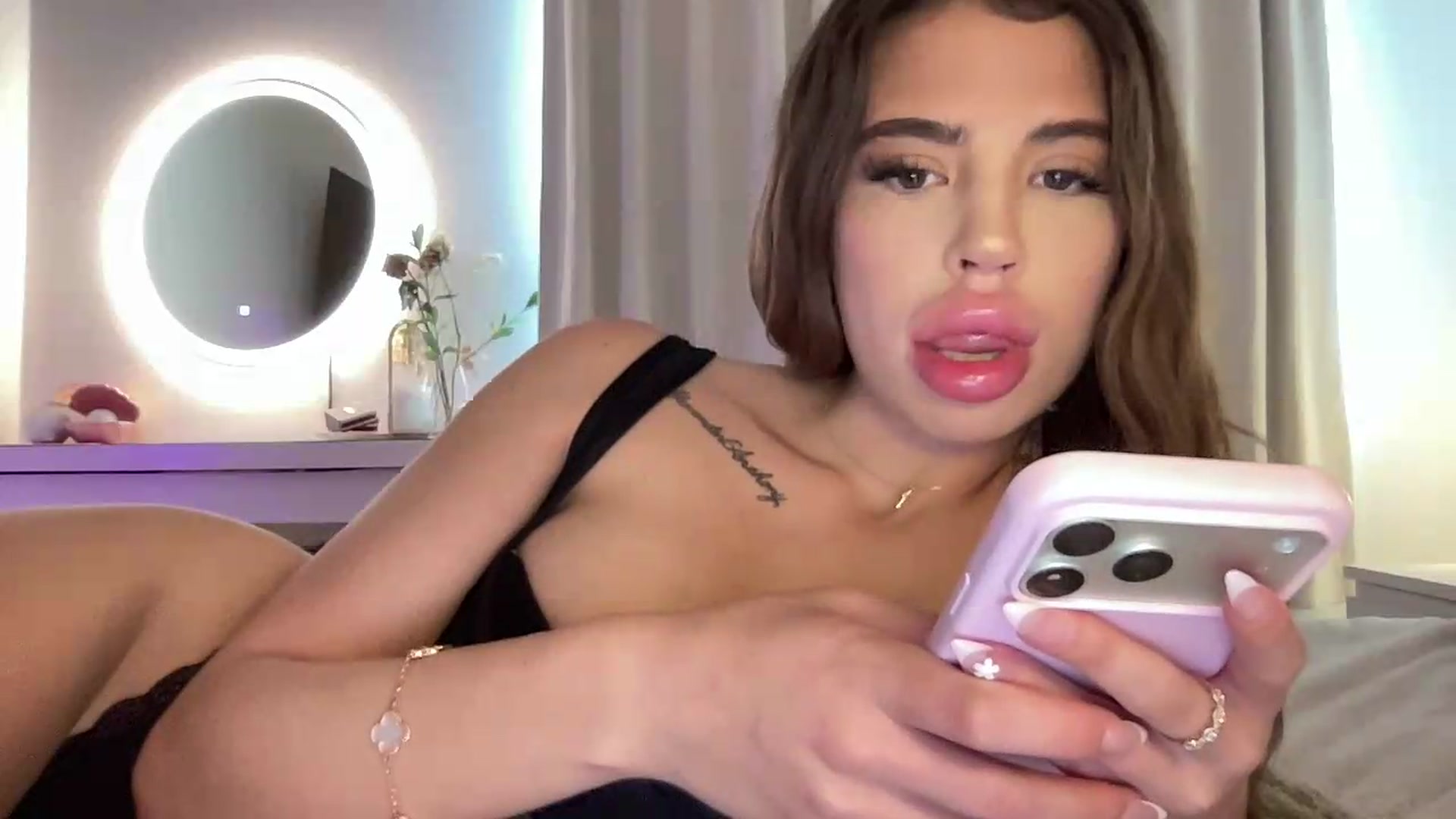 Gallery image thumbnail from aryaaxo's myfreecams stream on, 08/13/2026, 19:36 image 3 of 20