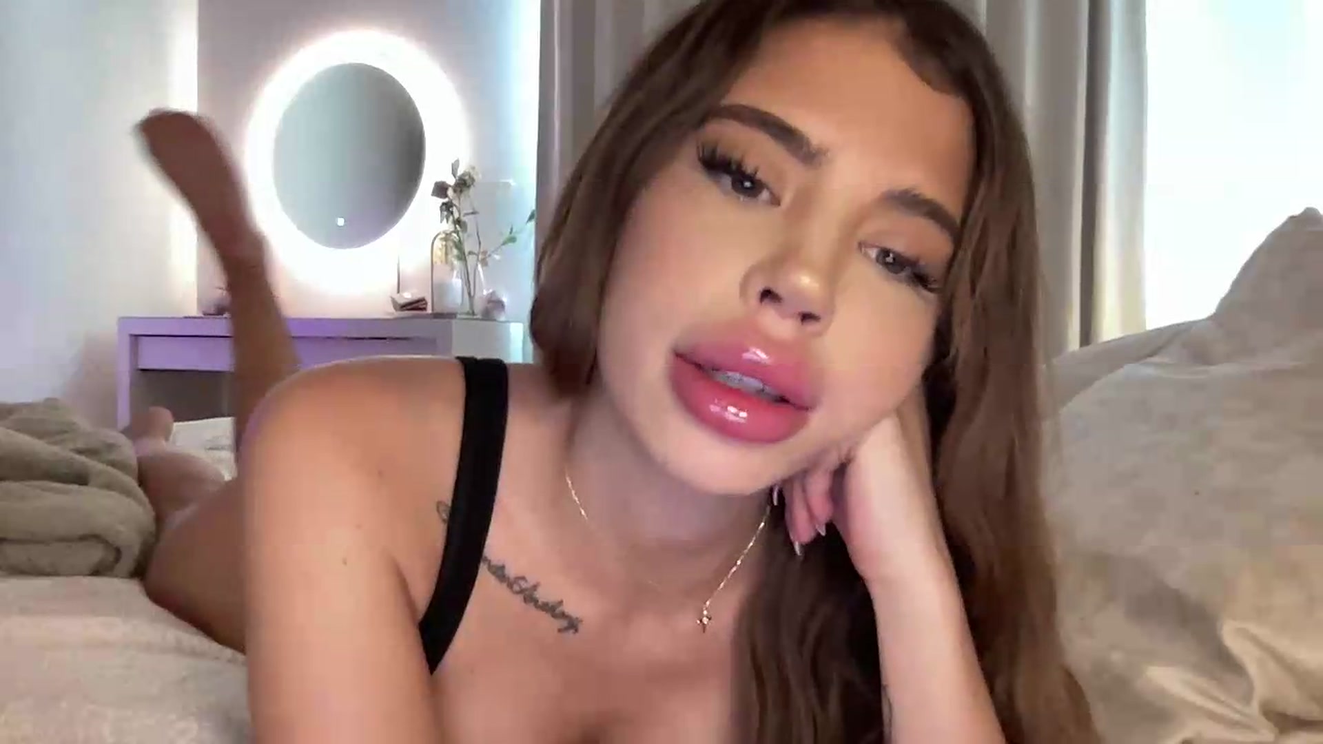 Gallery image thumbnail from aryaaxo's myfreecams stream on, 08/13/2026, 21:07 image 9 of 20