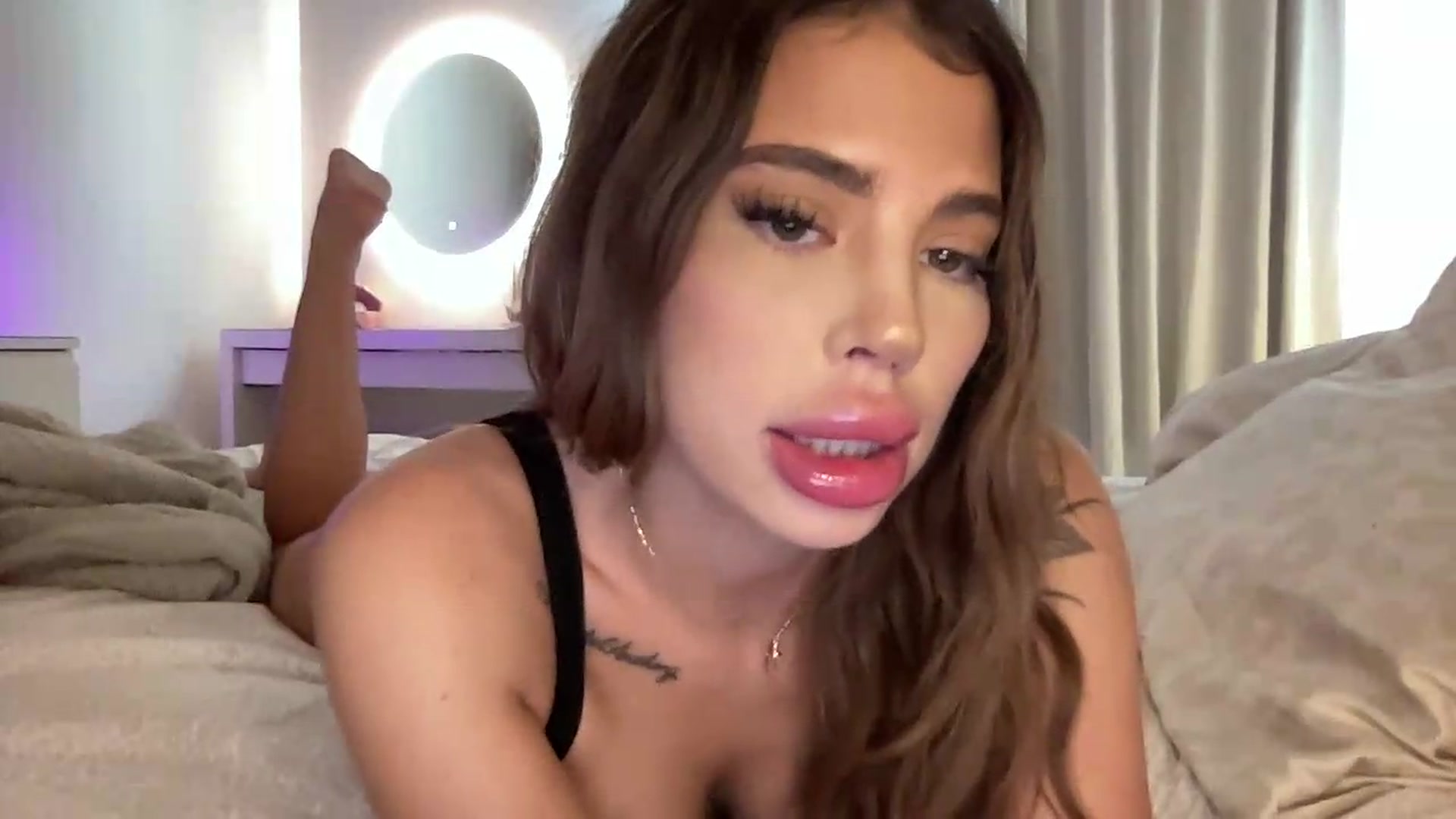 Gallery image thumbnail from aryaaxo's myfreecams stream on, 08/13/2026, 21:07 image 11 of 20