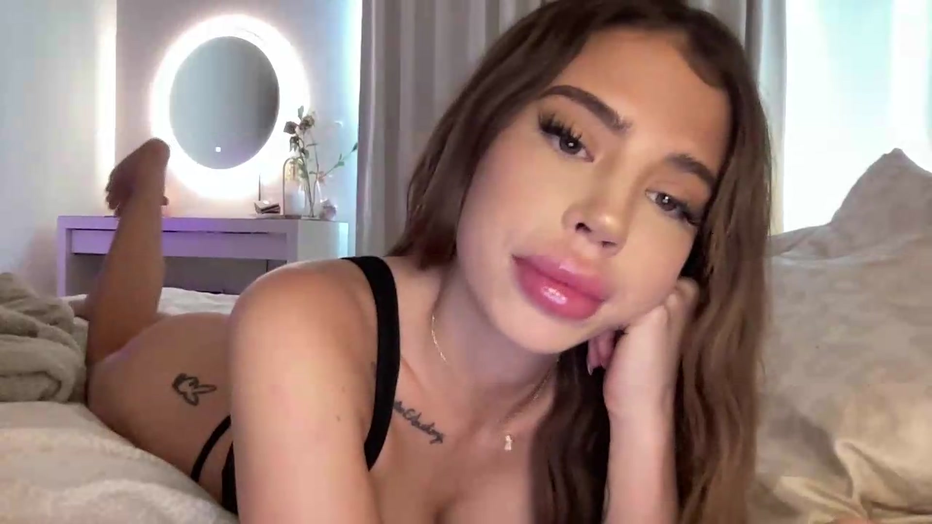 Gallery image thumbnail from aryaaxo's myfreecams stream on, 08/13/2026, 21:07 image 8 of 20
