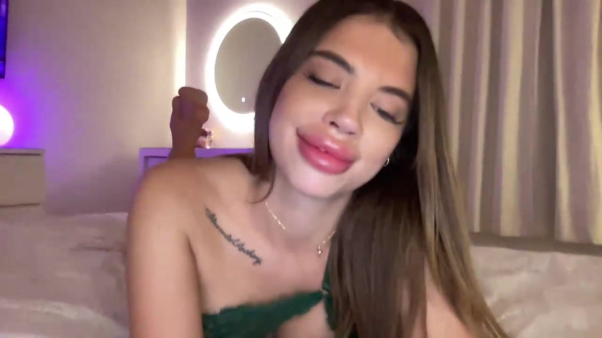 Gallery image thumbnail from aryaaxo's myfreecams stream on, 08/26/2026, 06:11 image 11 of 20