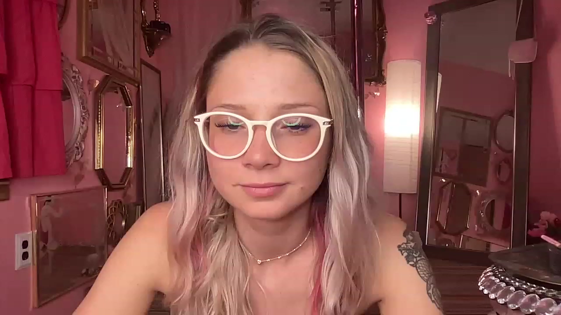 Gallery image thumbnail from ashbabyyy's myfreecams stream on, 04/28/2023, 01:26 image 10 of 20