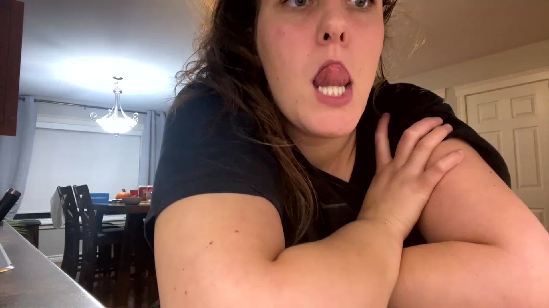 Gallery image thumbnail from ashhmiller7's myfreecams stream on, 11/17/2022, 02:39 image 19 of 20