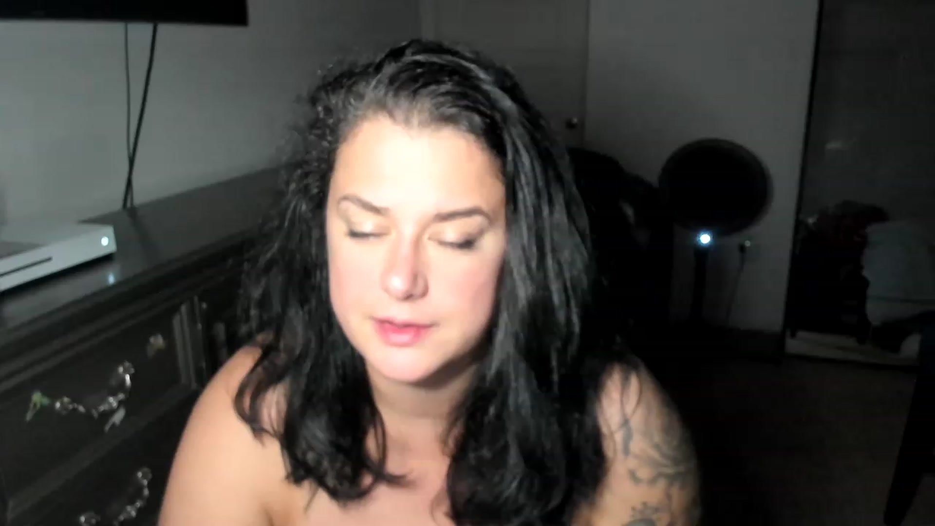 Gallery image thumbnail from ashley_lovesU's myfreecams stream on, 06/02/2023, 04:37 image 17 of 20