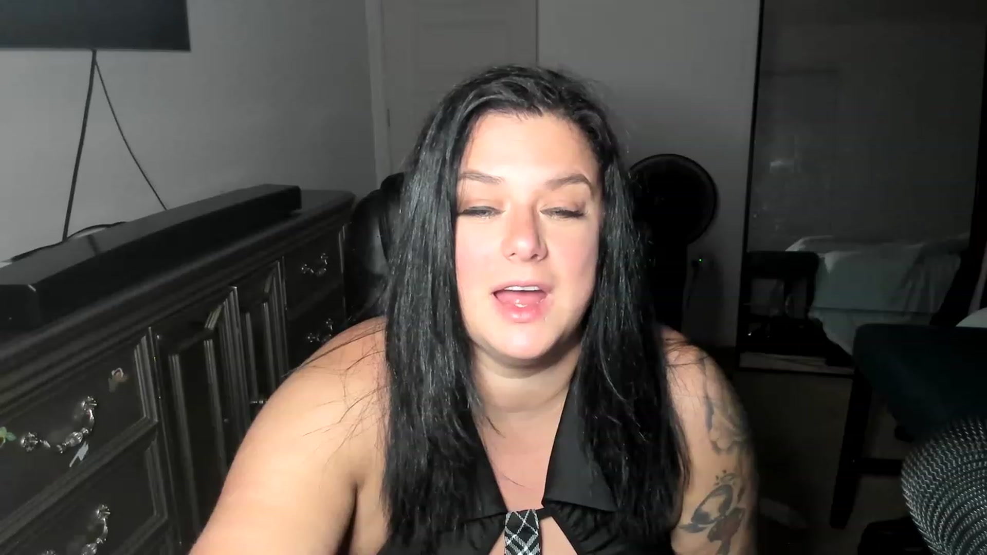 Gallery image thumbnail from ashley_lovesU's myfreecams stream on, 06/04/2023, 05:02 image 19 of 20