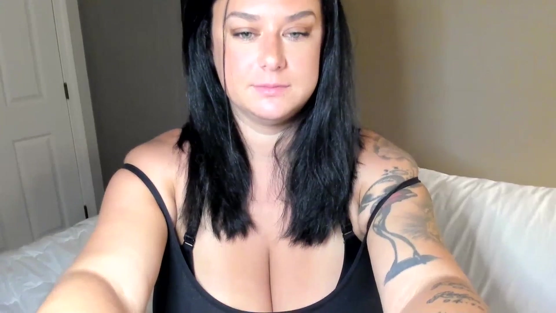 Gallery image thumbnail from ashley_lovesU's myfreecams stream on, 07/05/2023, 23:24 image 17 of 20