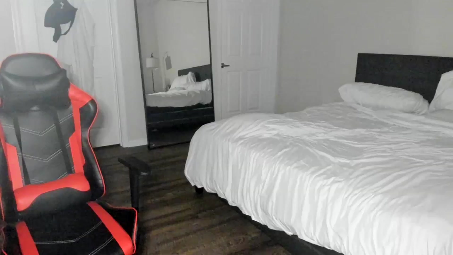 Gallery image thumbnail from ashley_lovesU's myfreecams stream on, 09/24/2023, 02:57 image 13 of 20