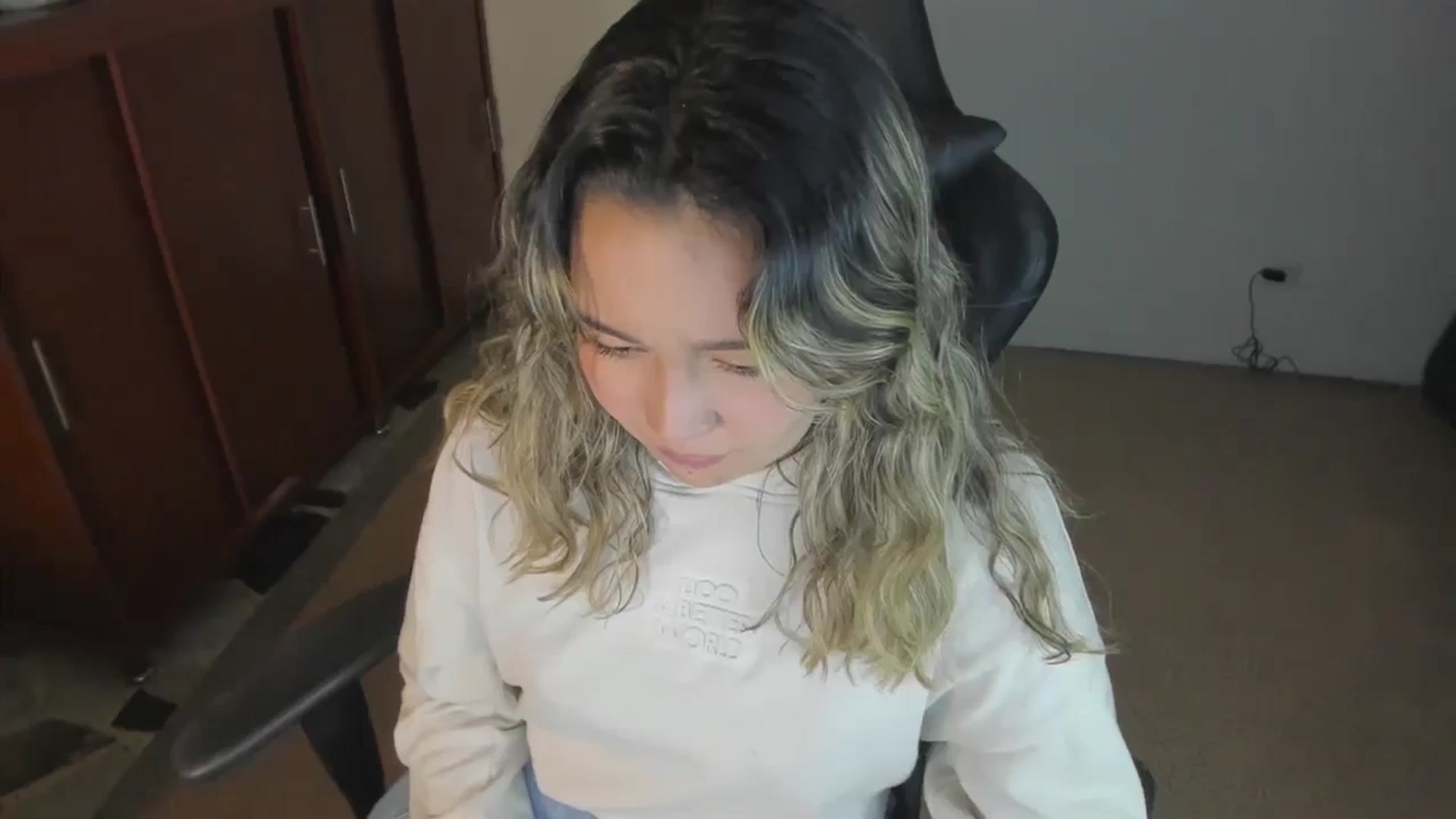 Gallery image thumbnail from ashley_smith1's myfreecams stream on, 11/20/2024, 24:01 image 15 of 20