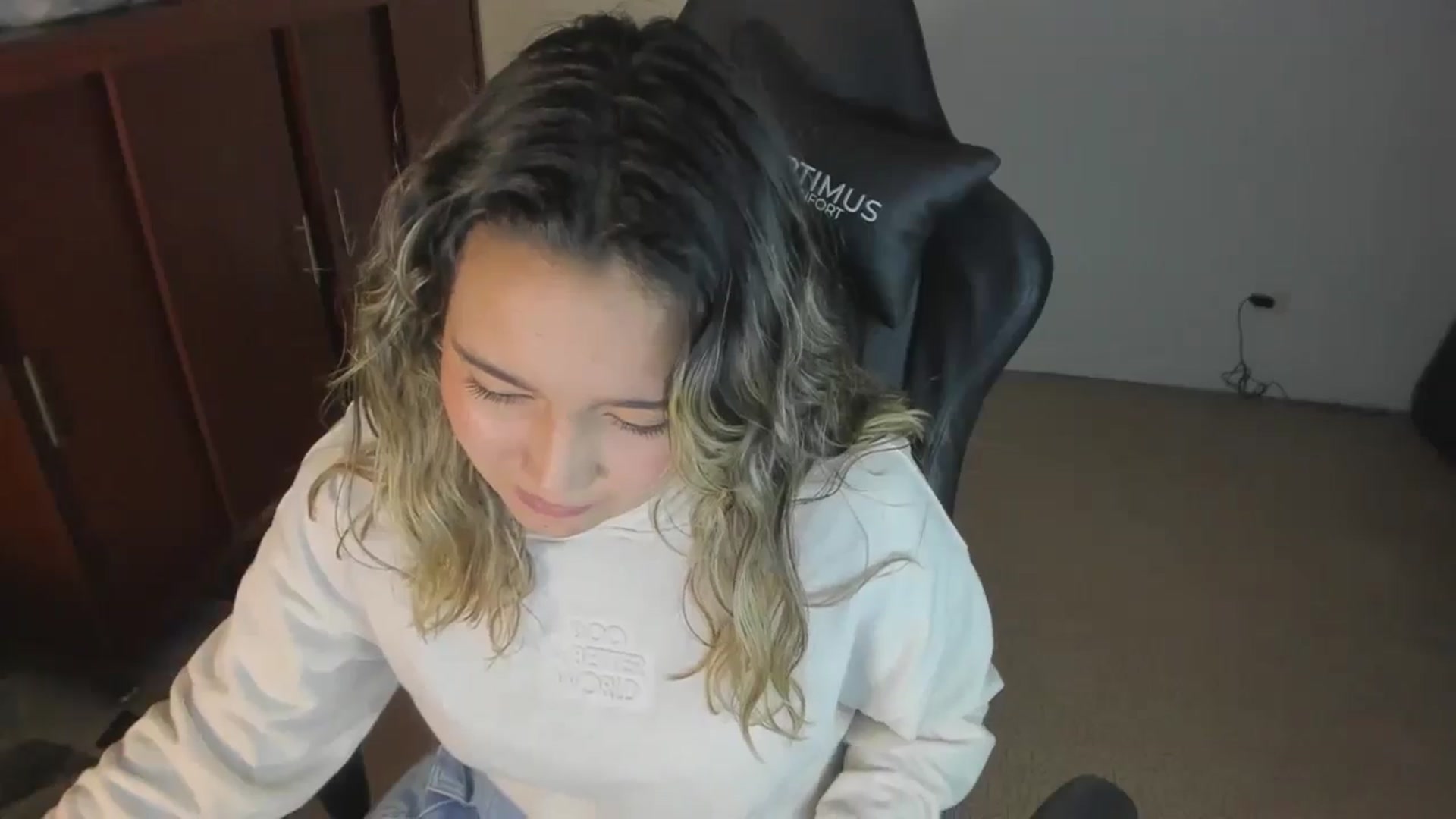 Gallery image thumbnail from ashley_smith1's myfreecams stream on, 11/20/2024, 24:01 image 10 of 20