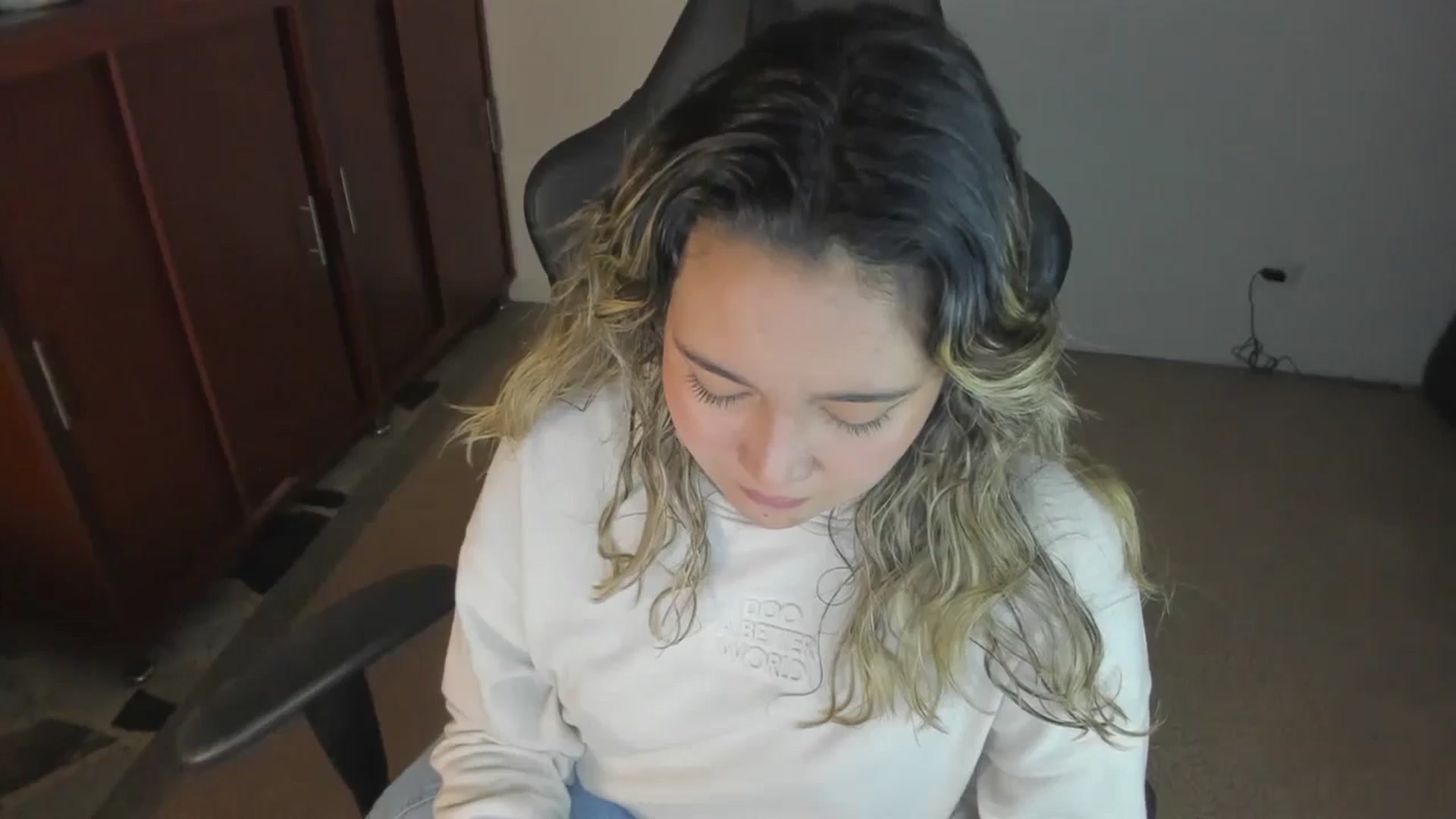Gallery image thumbnail from ashley_smith1's myfreecams stream on, 11/20/2024, 24:01 image 19 of 20