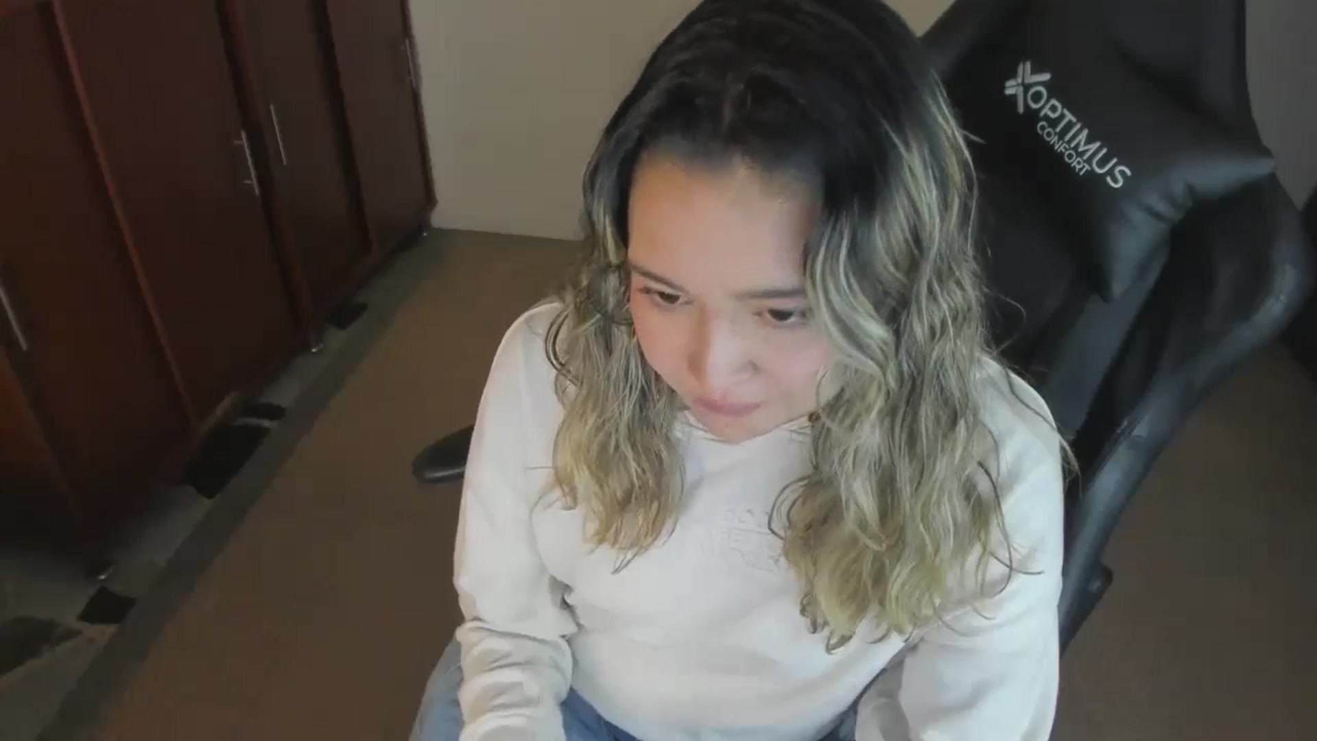 Gallery image thumbnail from ashley_smith1's myfreecams stream on, 11/20/2024, 24:01 image 5 of 20
