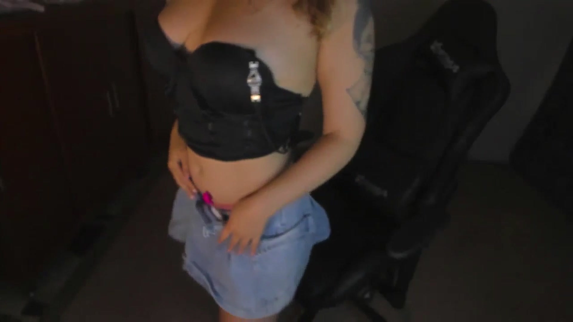 Gallery image thumbnail from ashley_smith1's myfreecams stream on, 11/28/2024, 23:39 image 7 of 20