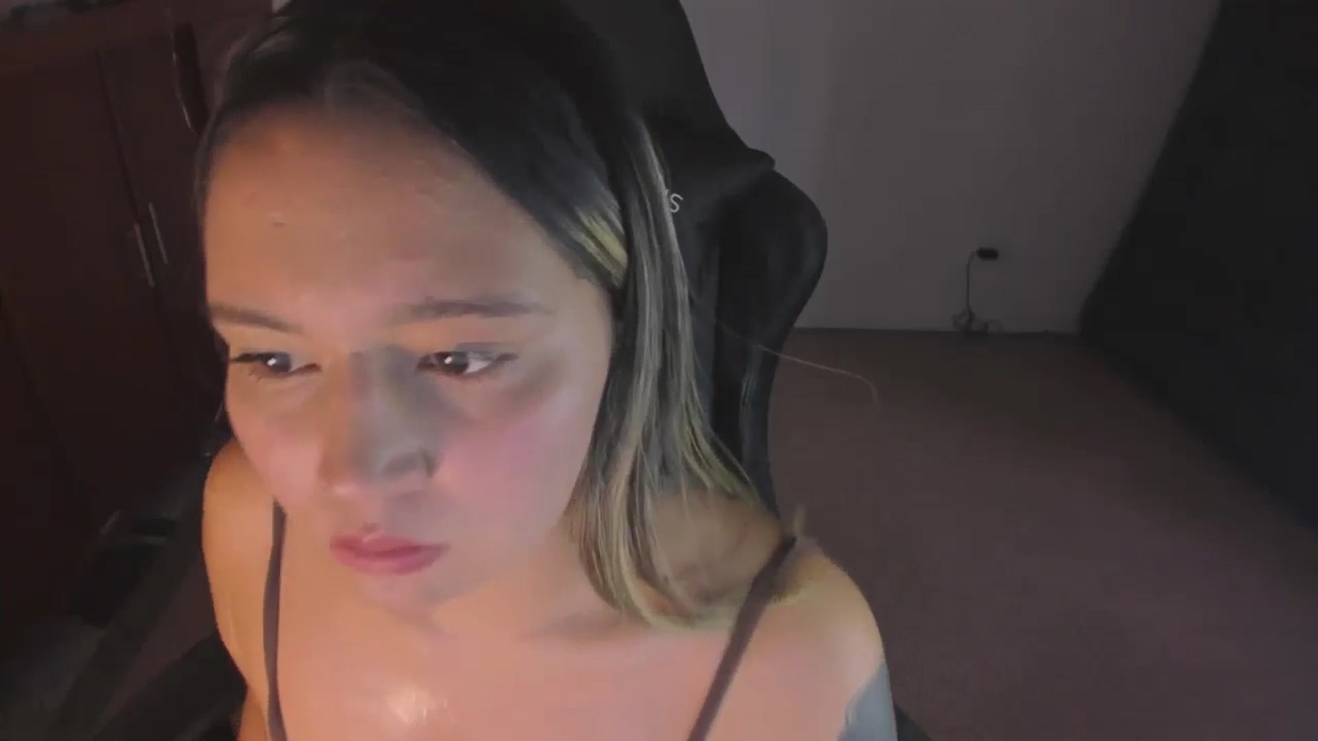 Gallery image thumbnail from ashley_smith1's myfreecams stream on, 12/02/2024, 22:25 image 16 of 20