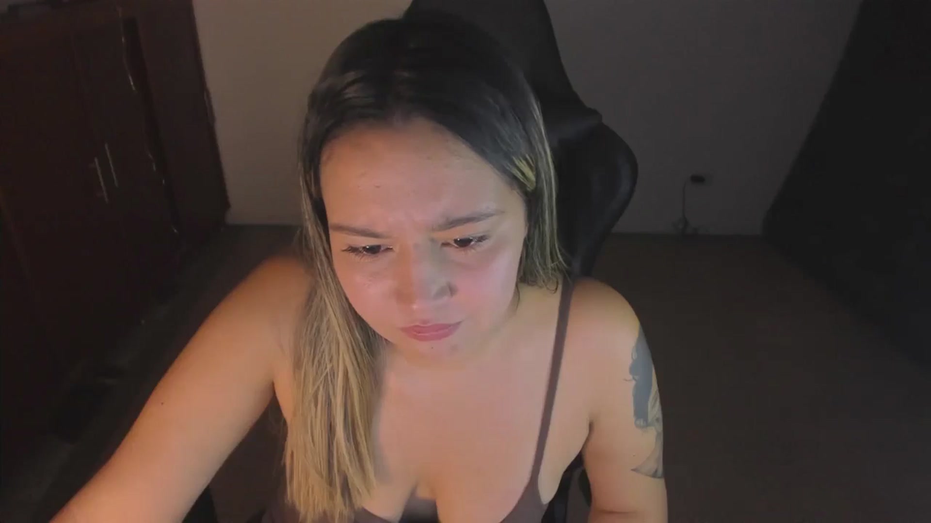 Gallery image thumbnail from ashley_smith1's myfreecams stream on, 12/02/2024, 23:05 image 6 of 20
