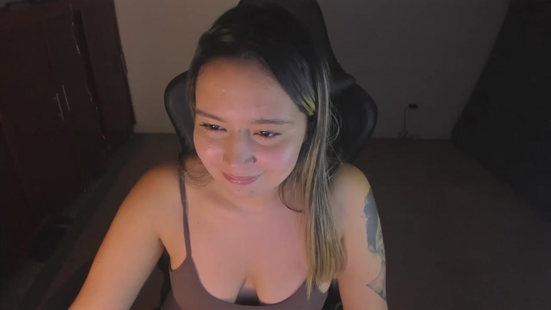 Gallery image thumbnail from ashley_smith1's myfreecams stream on, 12/02/2024, 23:58 image 18 of 20