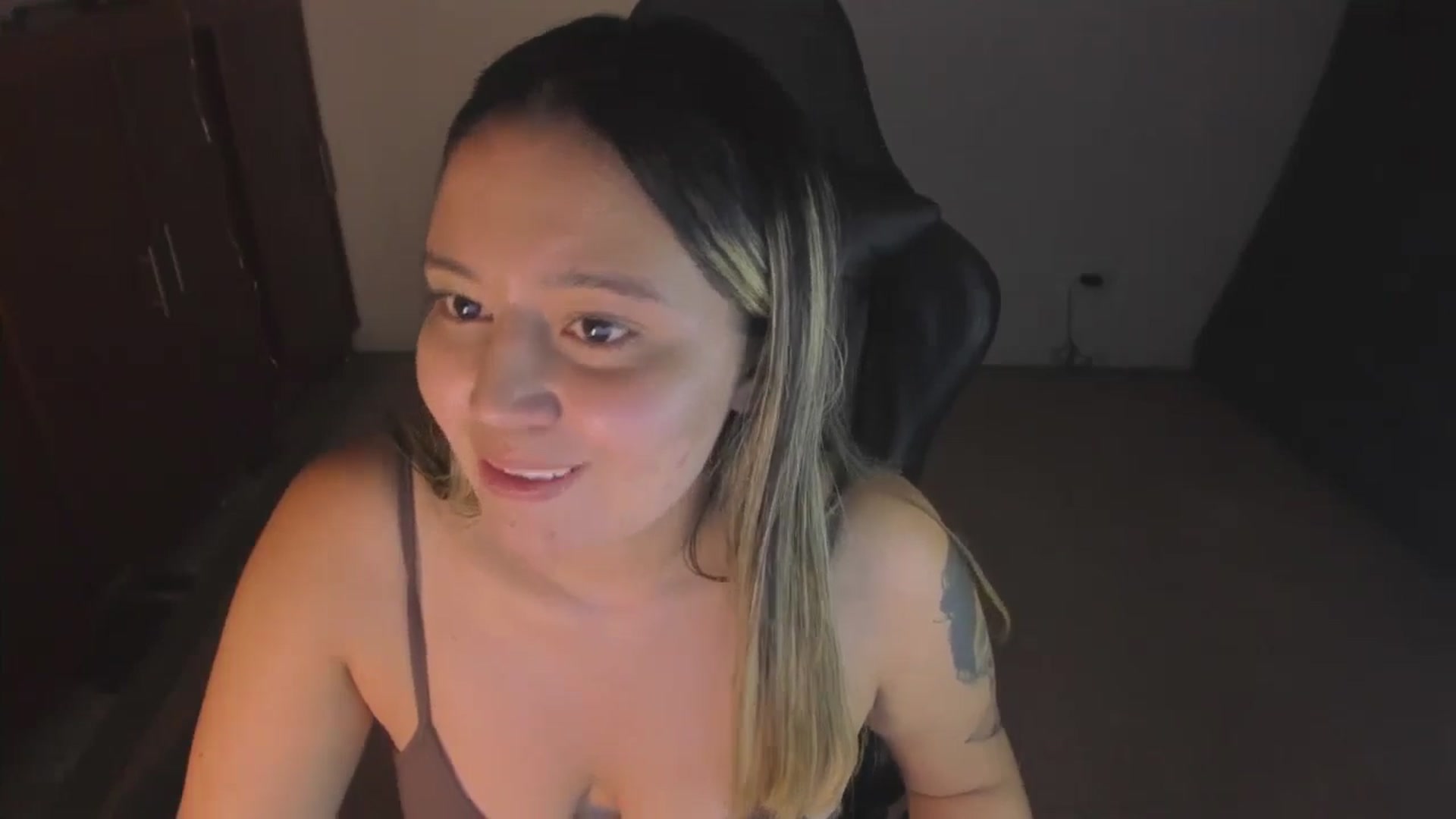 Gallery image thumbnail from ashley_smith1's myfreecams stream on, 12/02/2024, 23:58 image 8 of 20