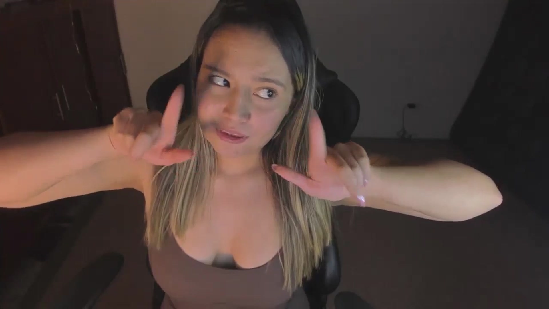 Gallery image thumbnail from ashley_smith1's myfreecams stream on, 12/02/2024, 23:58 image 4 of 20