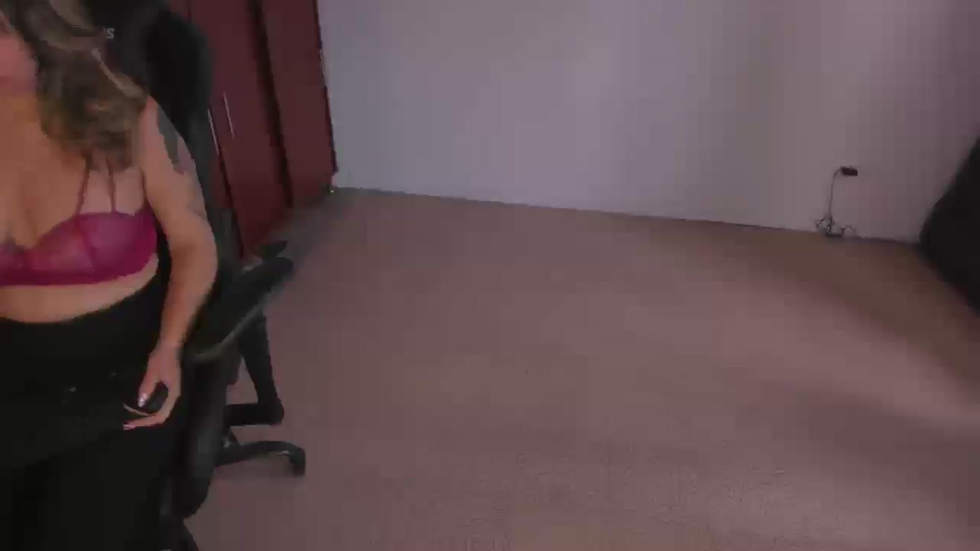 Gallery image thumbnail from ashley_smith1's myfreecams stream on, 12/04/2024, 16:47 image 4 of 20