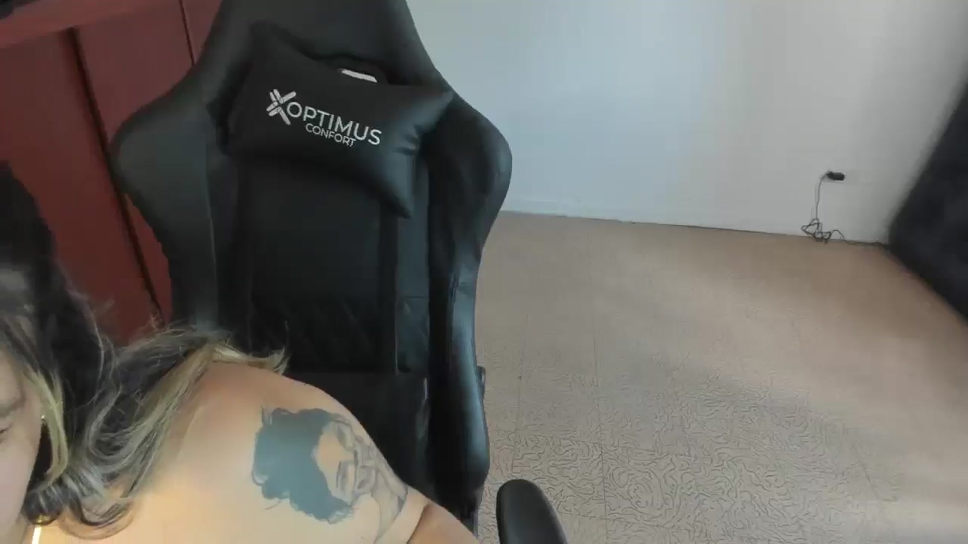 Gallery image thumbnail from ashley_smith1's myfreecams stream on, 12/06/2024, 19:19 image 8 of 20
