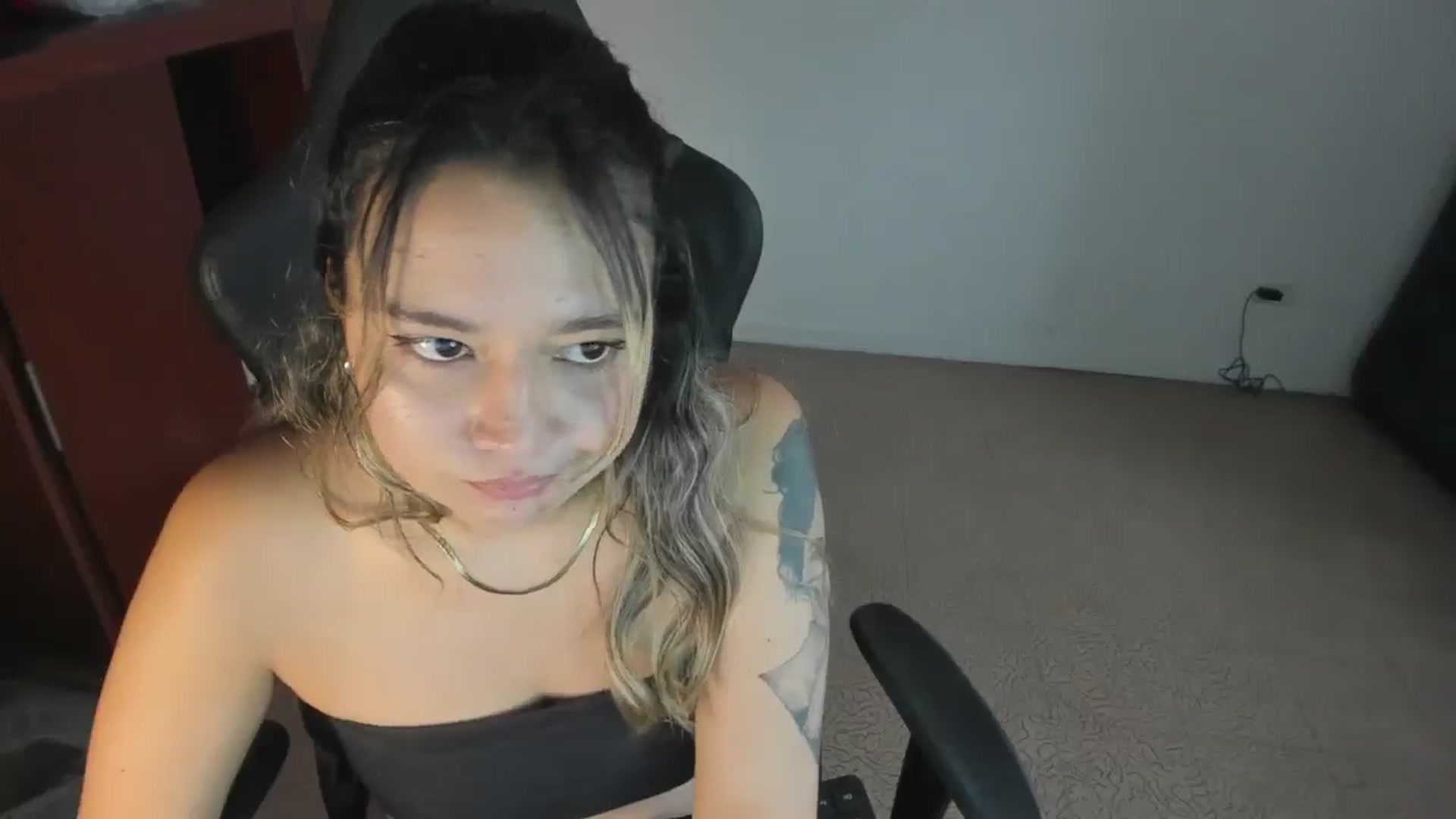 Gallery image thumbnail from ashley_smith1's myfreecams stream on, 12/06/2024, 19:41 image 8 of 20