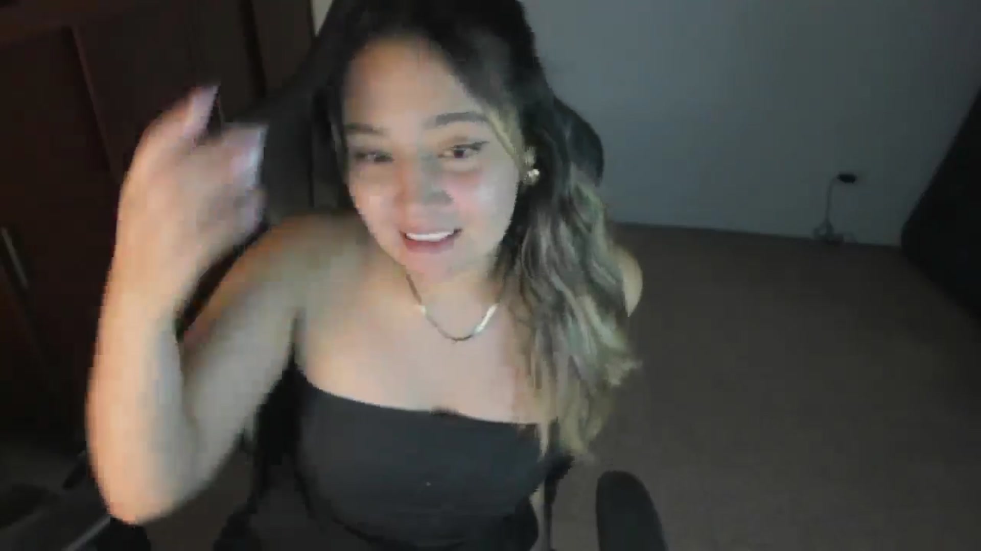 Gallery image thumbnail from ashley_smith1's myfreecams stream on, 12/06/2024, 21:53 image 14 of 20