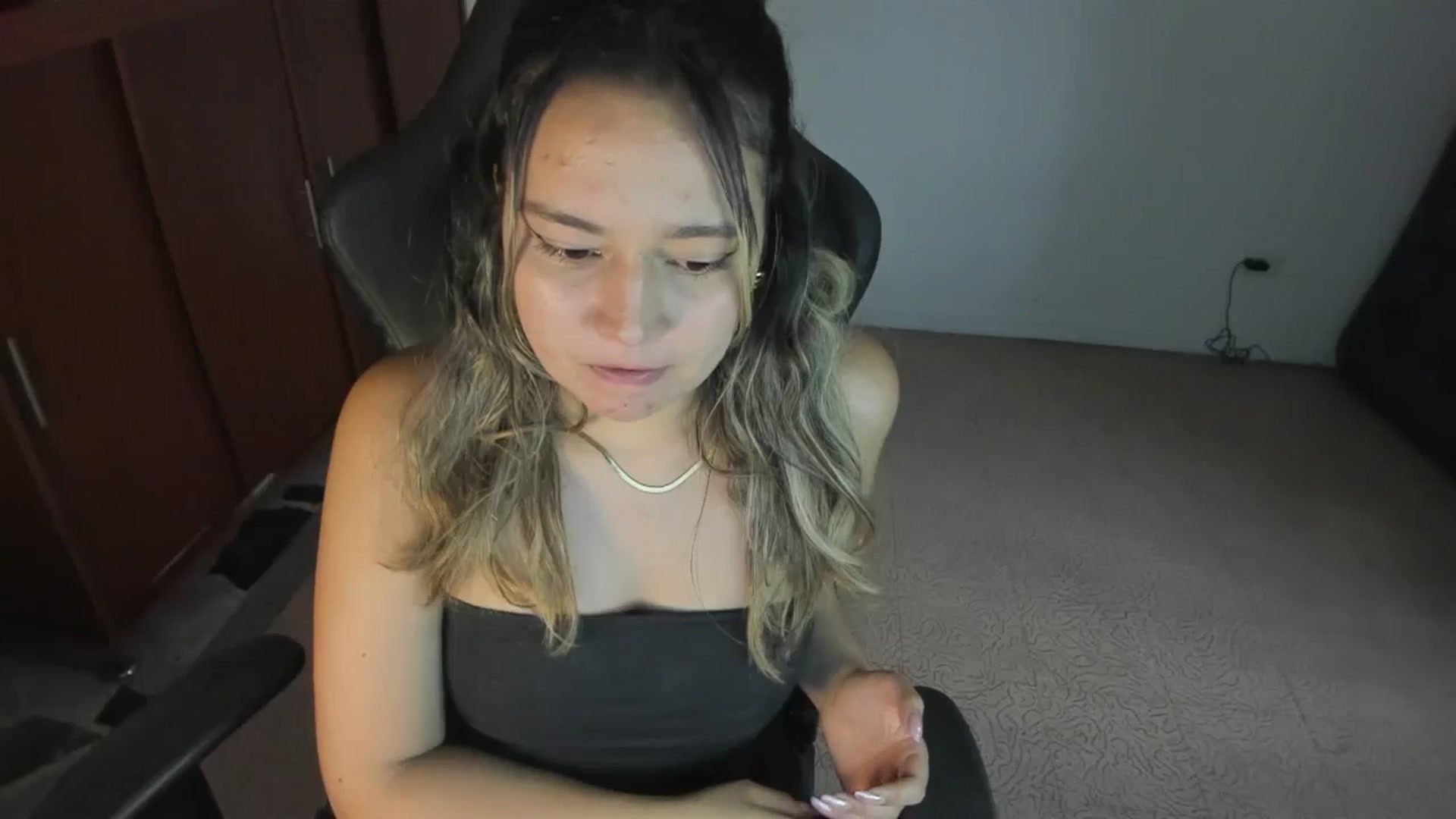 Gallery image thumbnail from ashley_smith1's myfreecams stream on, 12/06/2024, 21:53 image 8 of 20