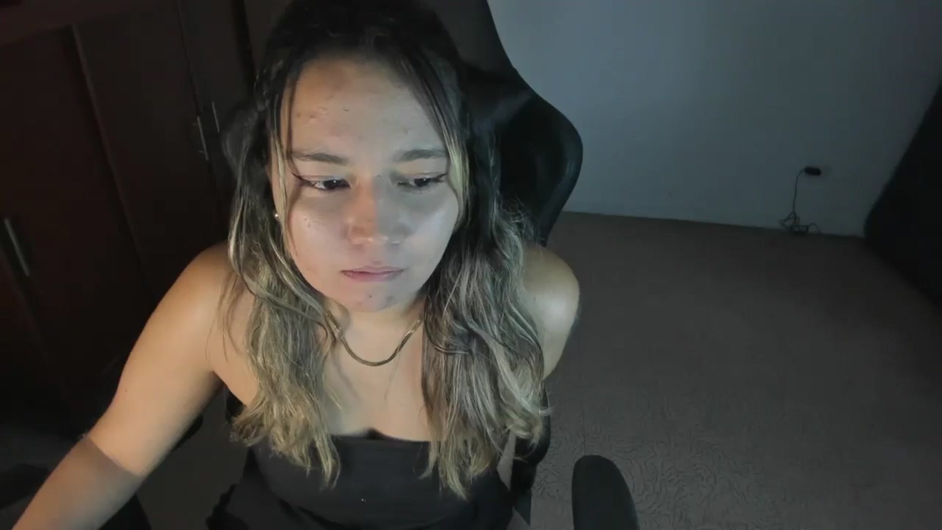 Gallery image thumbnail from ashley_smith1's myfreecams stream on, 12/06/2024, 21:53 image 13 of 20