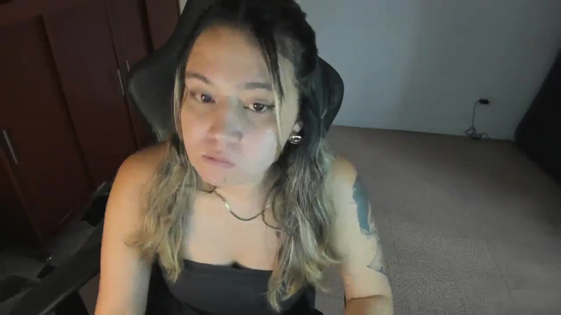 Gallery image thumbnail from ashley_smith1's myfreecams stream on, 12/06/2024, 21:53 image 6 of 20