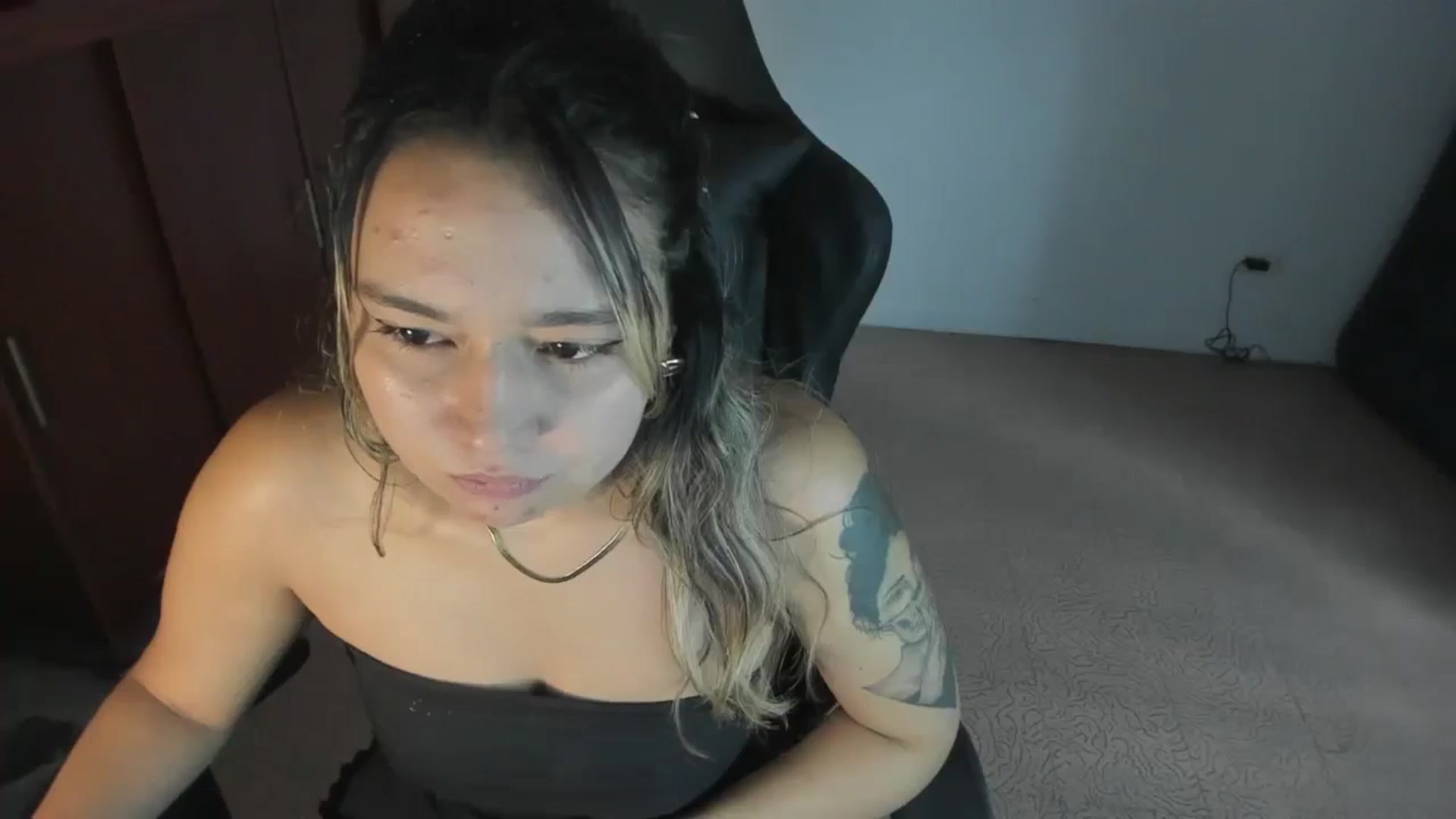 Gallery image thumbnail from ashley_smith1's myfreecams stream on, 12/06/2024, 21:53 image 4 of 20