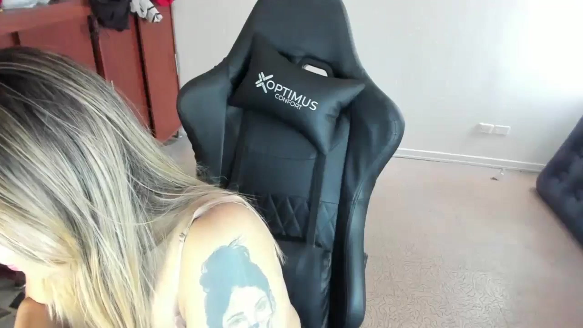 Gallery image thumbnail from ashley_smith1's myfreecams stream on, 12/18/2024, 20:02 image 2 of 20