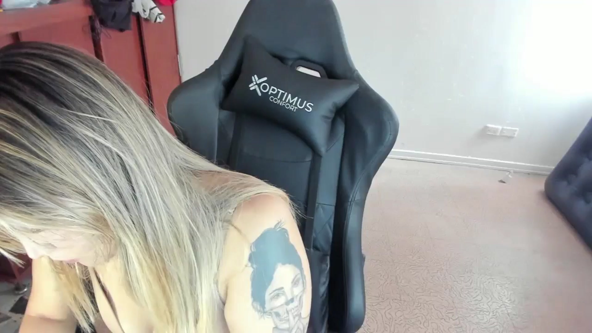 Gallery image thumbnail from ashley_smith1's myfreecams stream on, 12/18/2024, 20:02 image 13 of 20