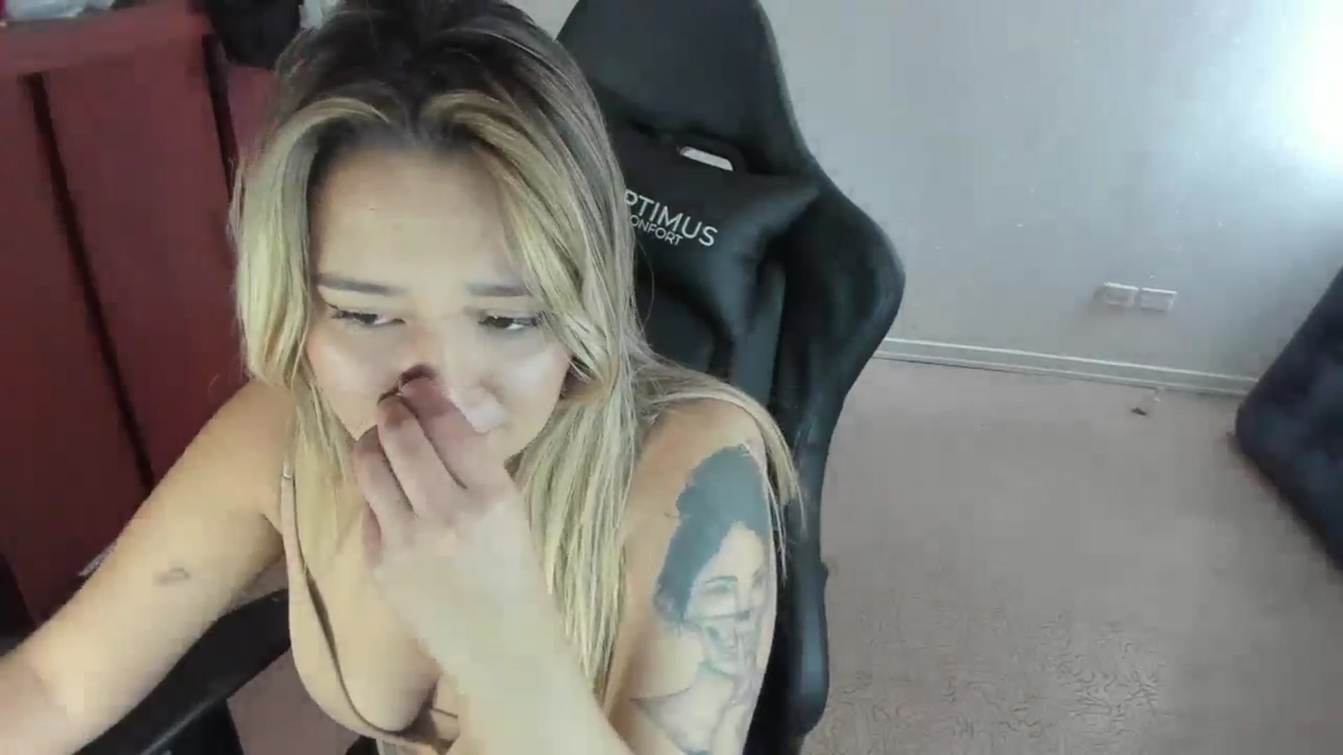Gallery image thumbnail from ashley_smith1's myfreecams stream on, 12/18/2024, 20:02 image 8 of 20