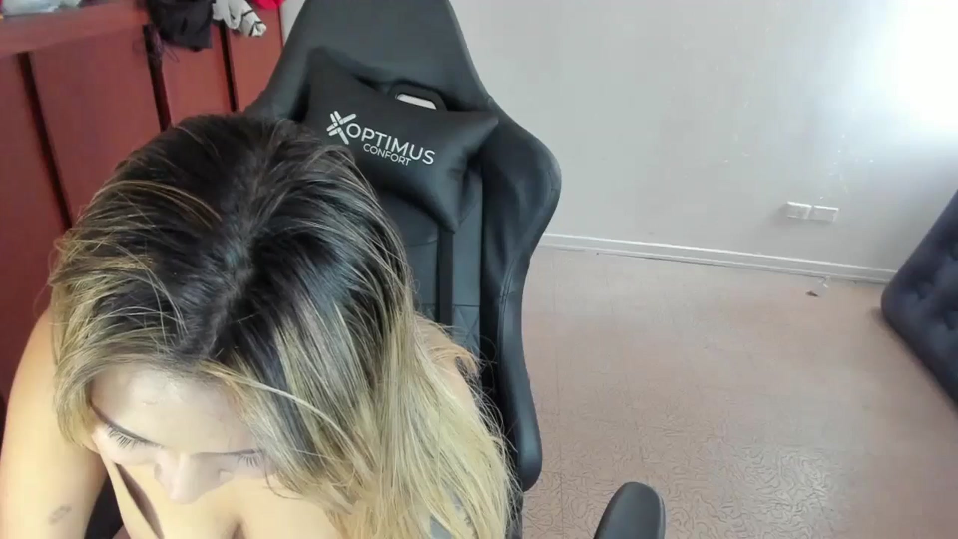 Gallery image thumbnail from ashley_smith1's myfreecams stream on, 12/18/2024, 20:02 image 20 of 20