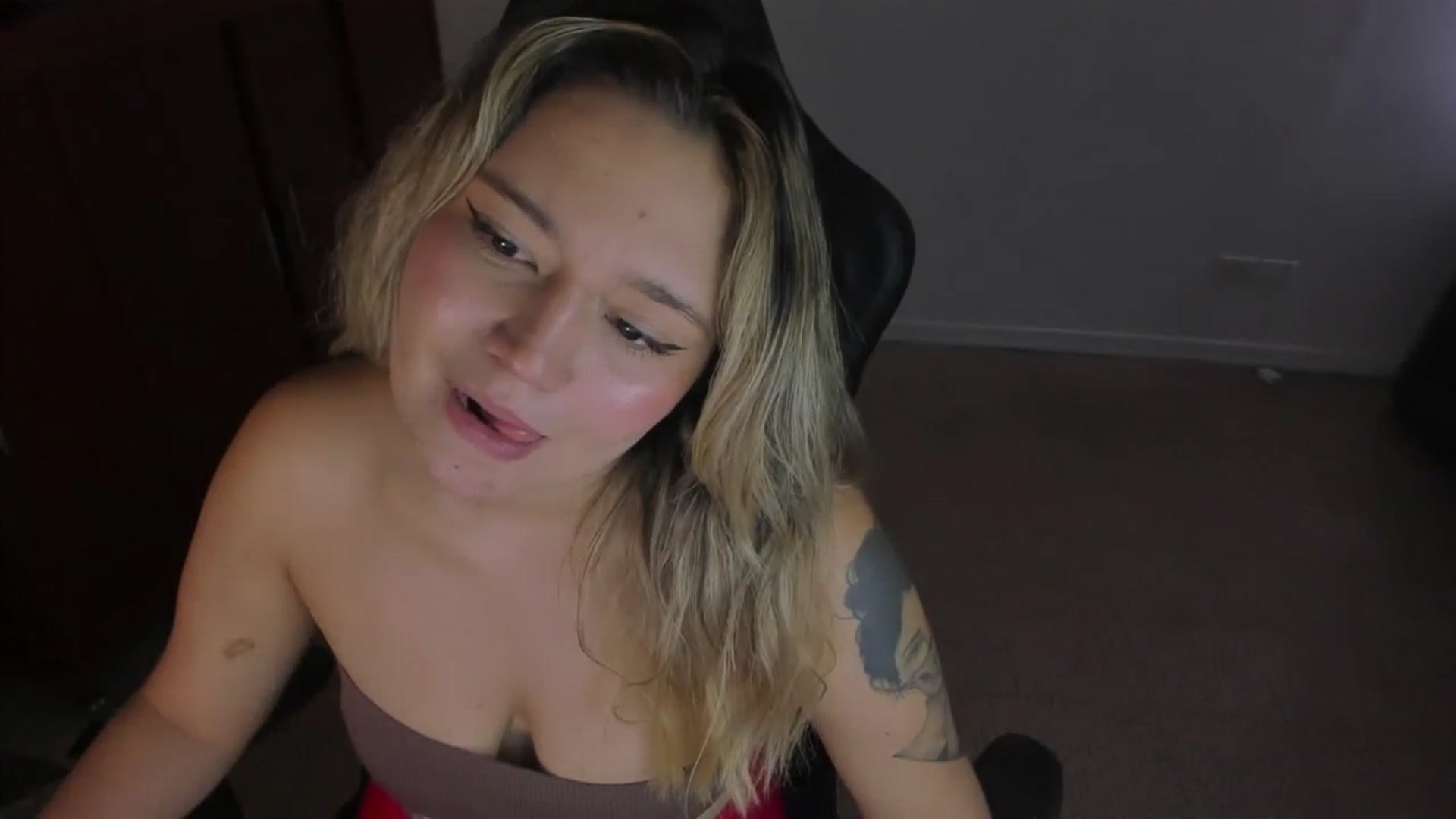 Gallery image thumbnail from ashley_smith1's myfreecams stream on, 12/21/2024, 20:11 image 20 of 20