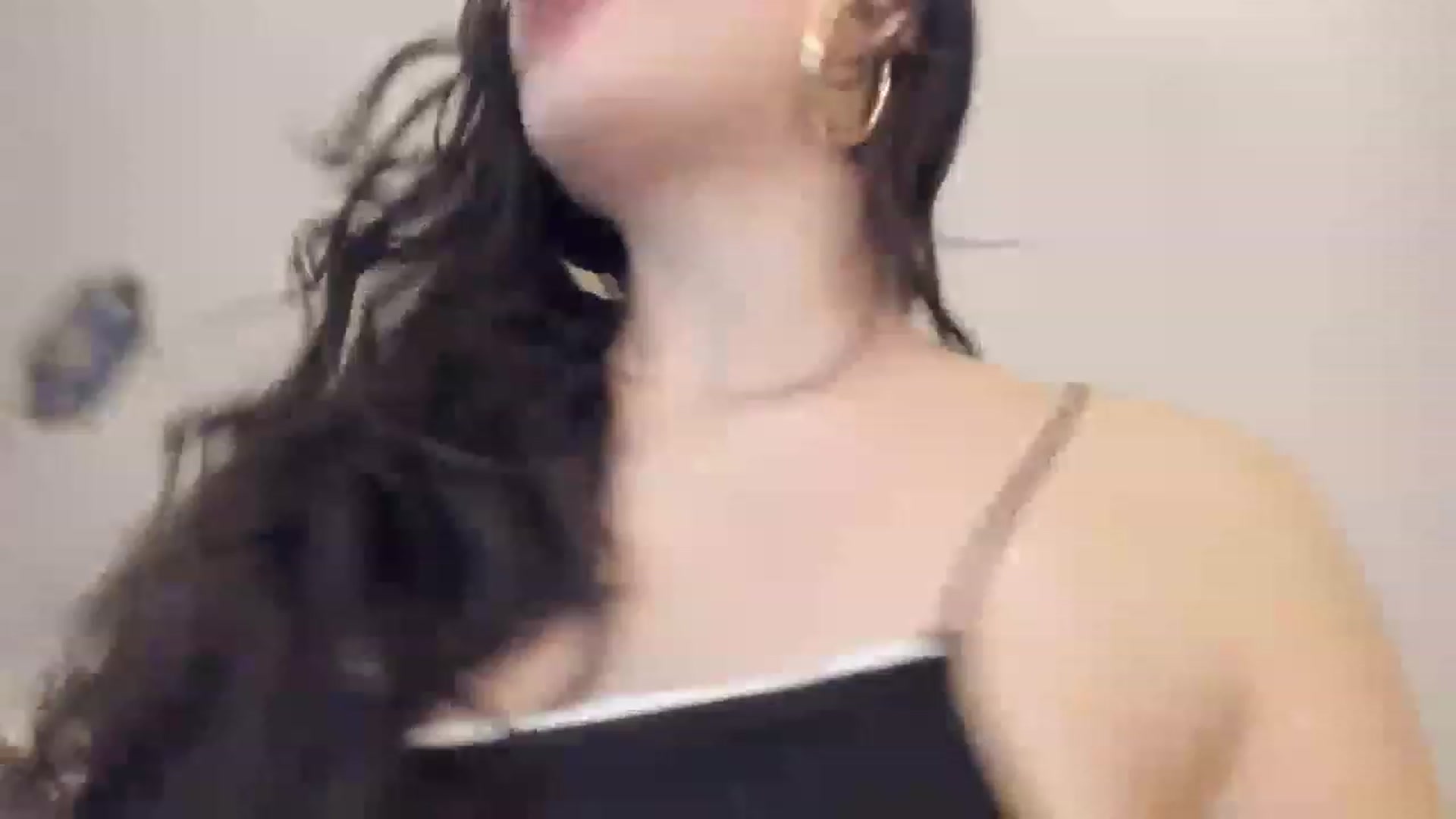 Gallery image thumbnail from asiadolll's myfreecams stream on, 12/22/2022, 03:03 image 12 of 20