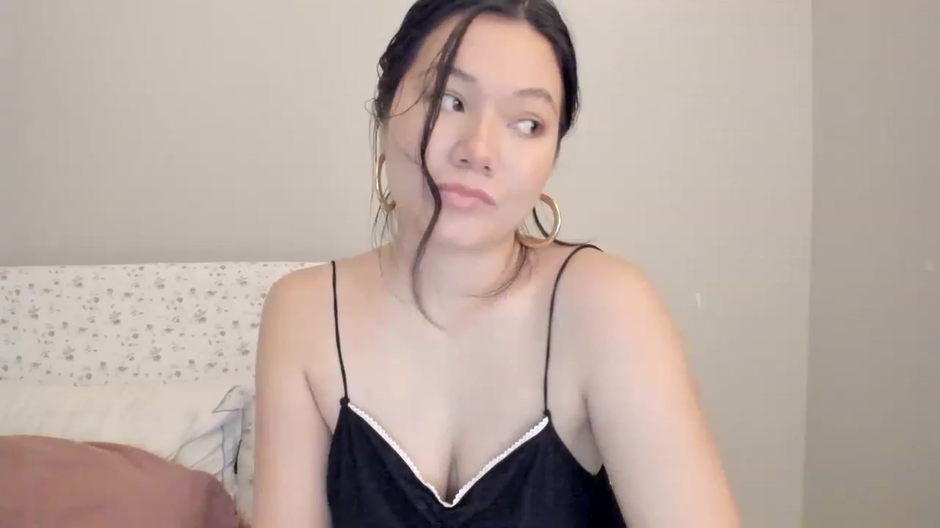 Gallery image thumbnail from asiadolll's myfreecams stream on, 12/22/2022, 03:03 image 8 of 20