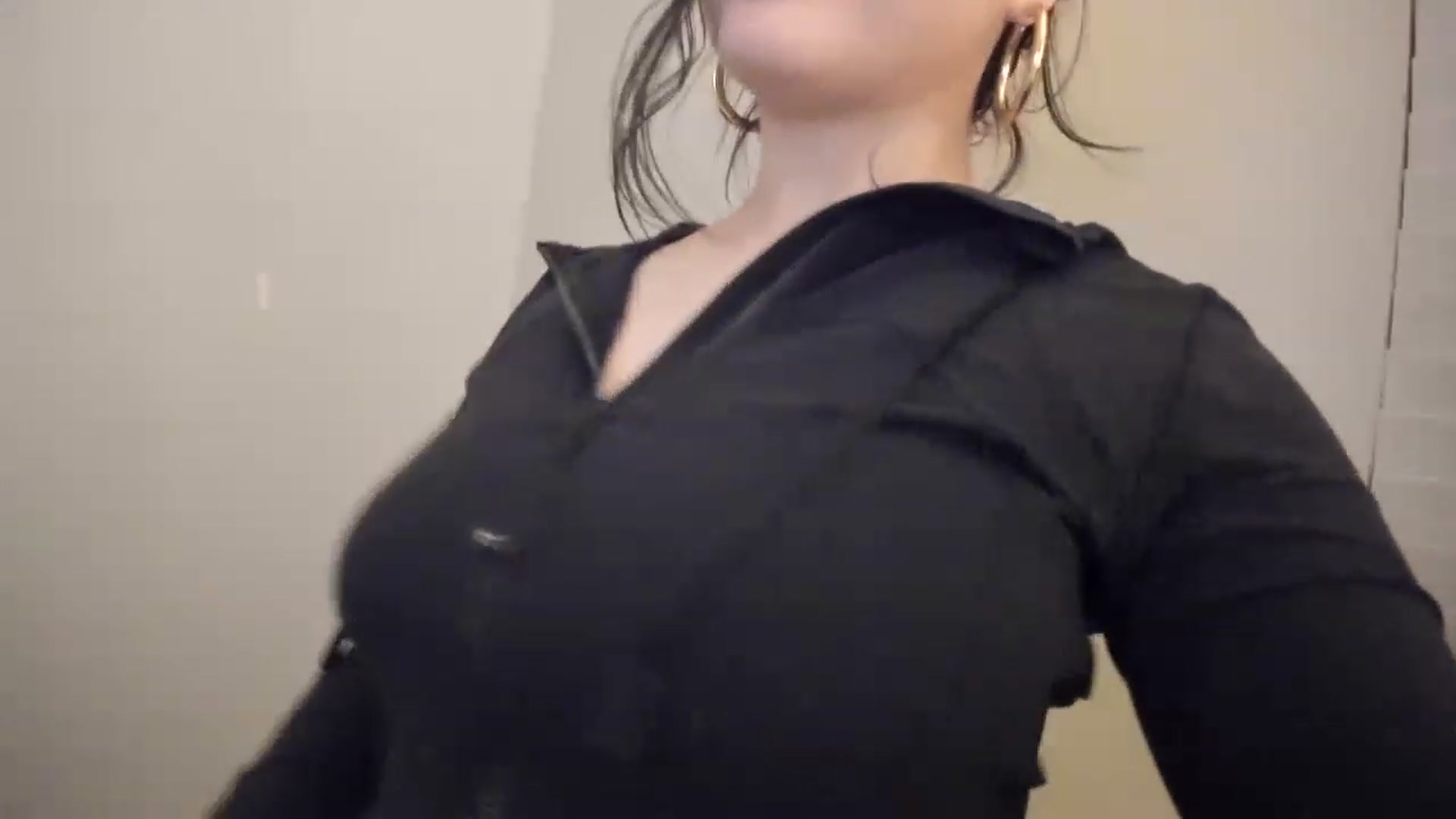 Gallery image thumbnail from asiadolll's myfreecams stream on, 12/22/2022, 05:32 image 9 of 20