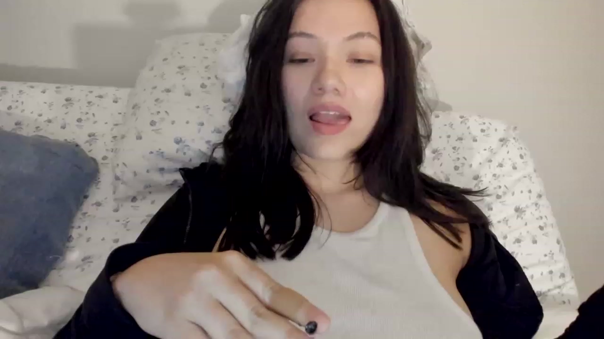 Gallery image thumbnail from asiadolll's myfreecams stream on, 04/29/2023, 23:14 image 16 of 20