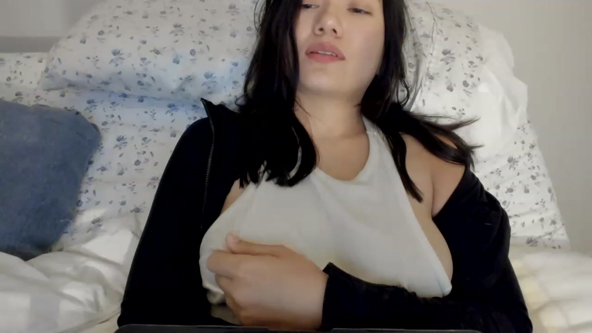 Gallery image thumbnail from asiadolll's myfreecams stream on, 04/29/2023, 23:14 image 15 of 20