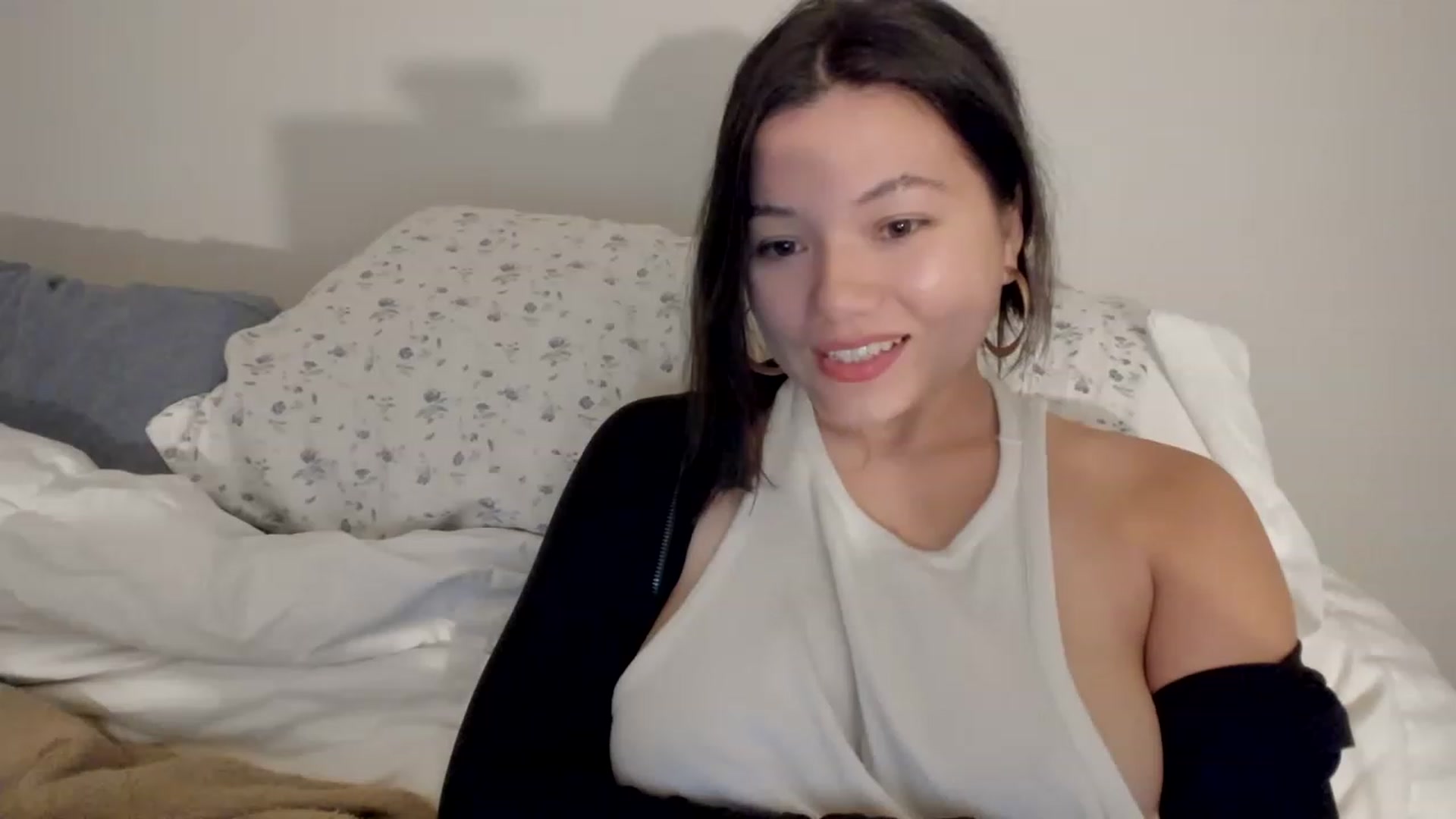 Gallery image thumbnail from asiadolll's myfreecams stream on, 04/29/2023, 23:14 image 4 of 20