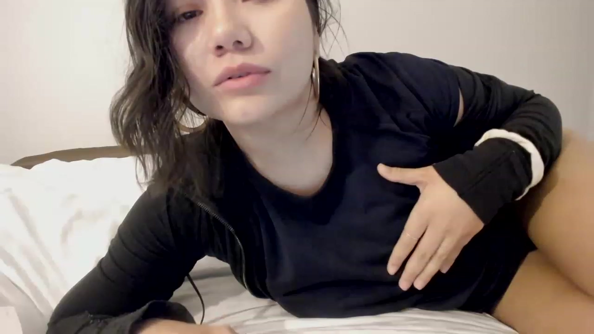 Gallery image thumbnail from asiadolll's myfreecams stream on, 05/01/2023, 23:01 image 17 of 20
