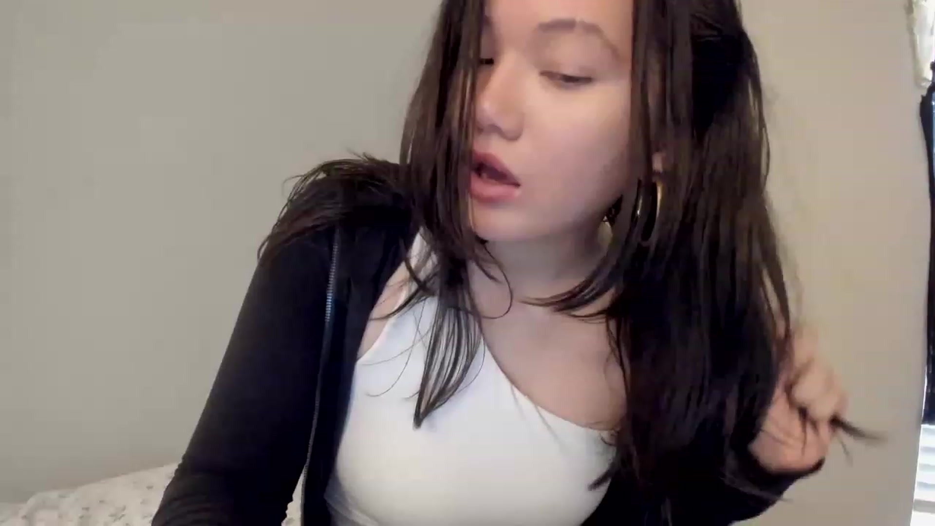 Gallery image thumbnail from asiadolll's myfreecams stream on, 06/19/2023, 22:57 image 11 of 20