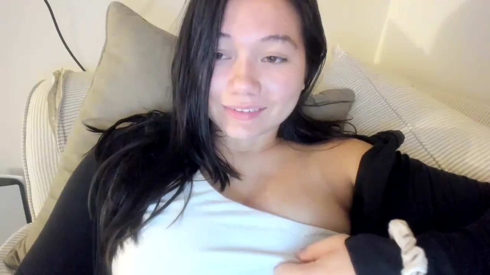 Gallery image thumbnail from asiadolll's myfreecams stream on, 09/12/2023, 08:46 image 3 of 20