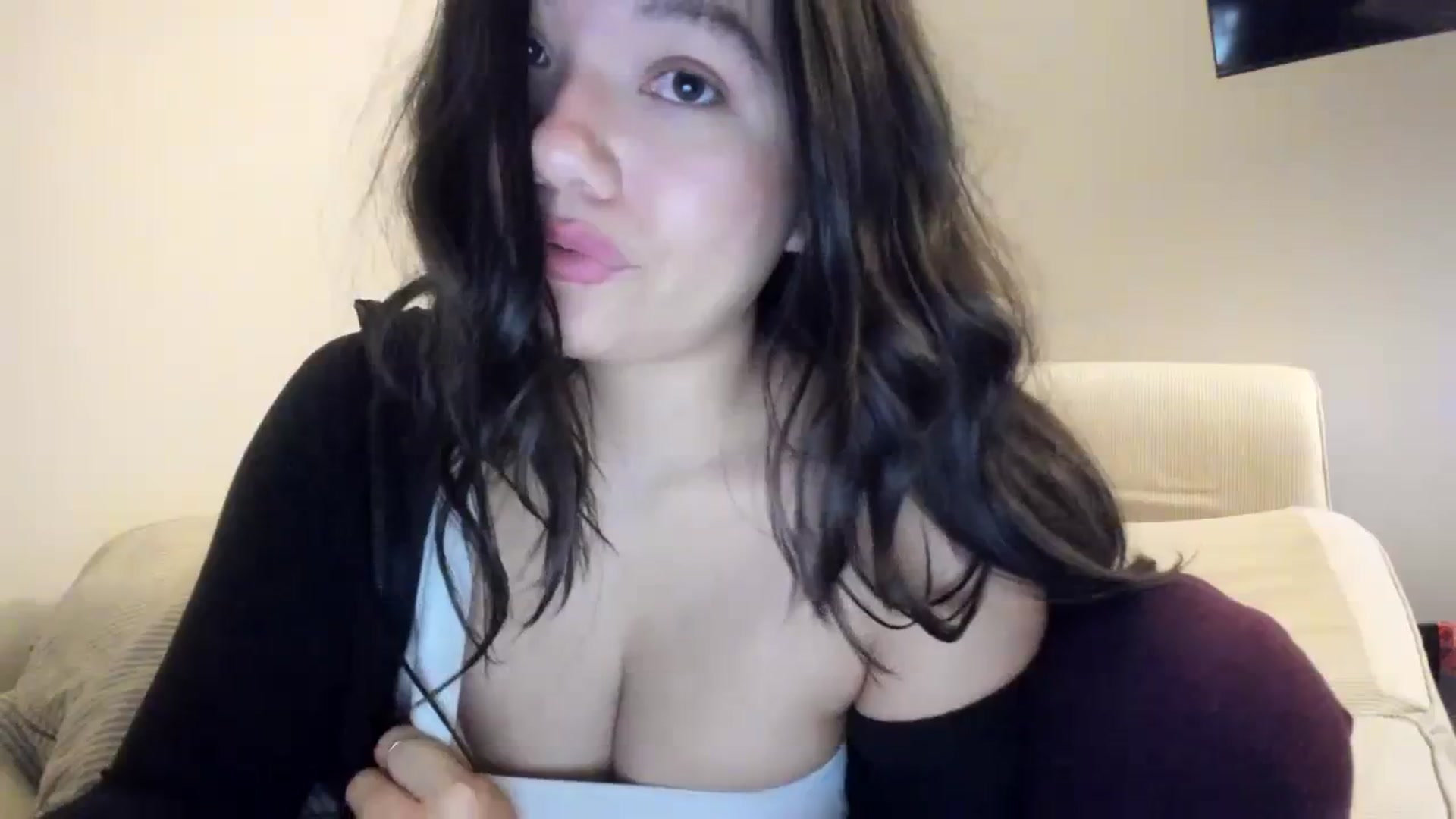 Gallery image thumbnail from asiadolll's myfreecams stream on, 10/22/2023, 10:07 image 9 of 20