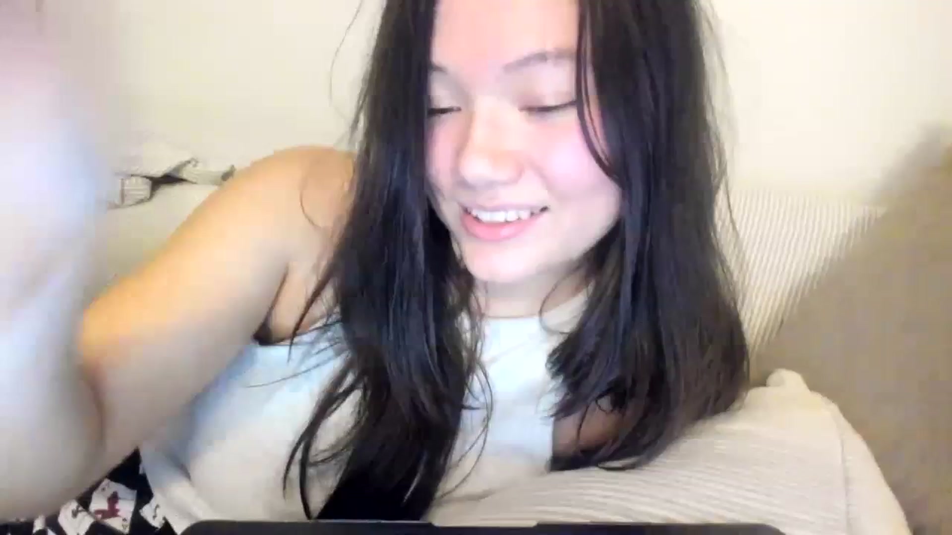 Gallery image thumbnail from asiadolll's myfreecams stream on, 10/28/2023, 08:42 image 13 of 20