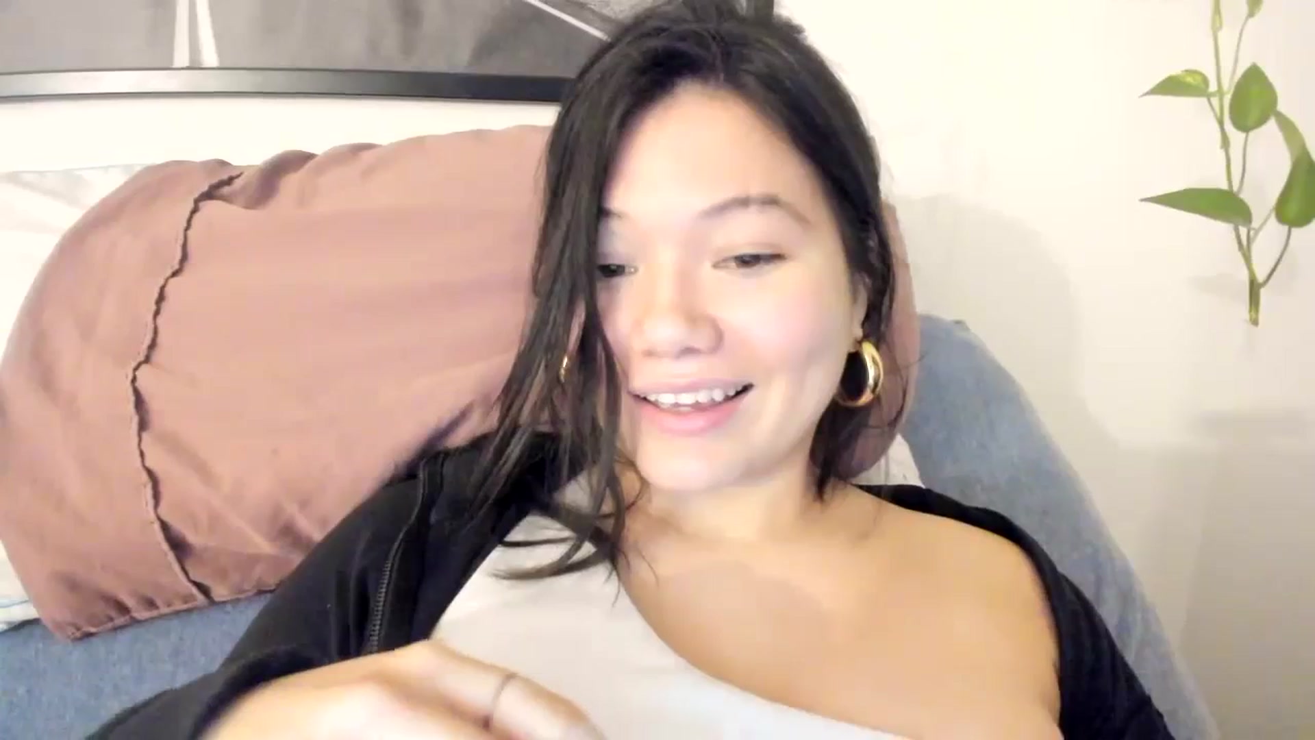 Gallery image thumbnail from asiadolll's myfreecams stream on, 10/30/2023, 08:29 image 14 of 20