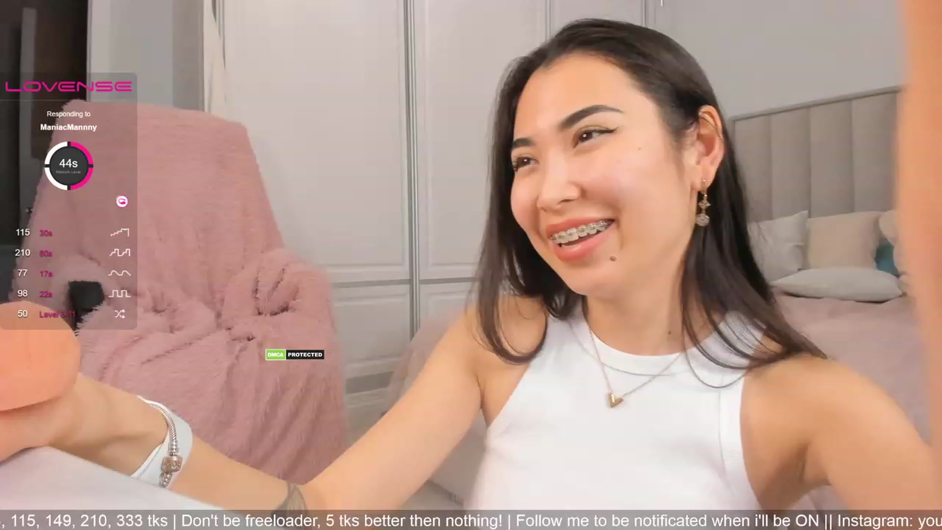 Gallery image thumbnail from assur1's myfreecams stream on, 06/24/2023, 16:49 image 16 of 20