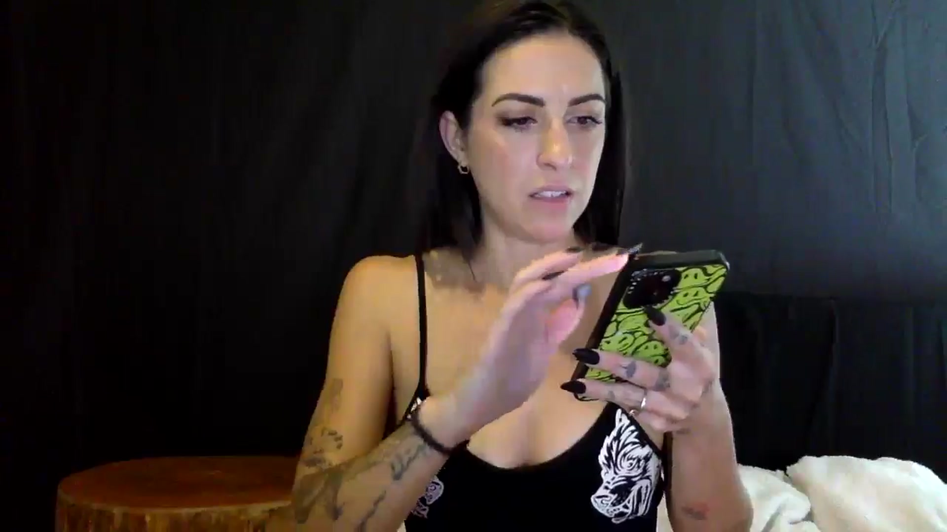 Gallery image thumbnail from astrolee's myfreecams stream on, 10/03/2025, 16:54 image 14 of 20